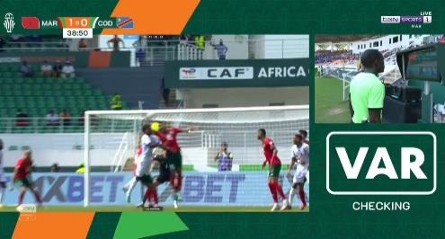 بالفيديو.. هل أخطأ حكم مباراة المغرب والكونغو بعدم طرد سليم أملاح؟ (قانون اللعبة)